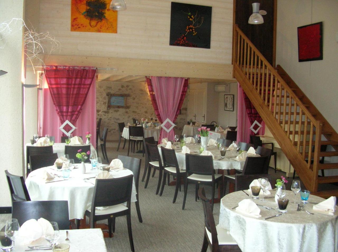 Hotel Logis Le Moulin De La Soriniere Nueil-sous-les-Aubiers Esterno foto